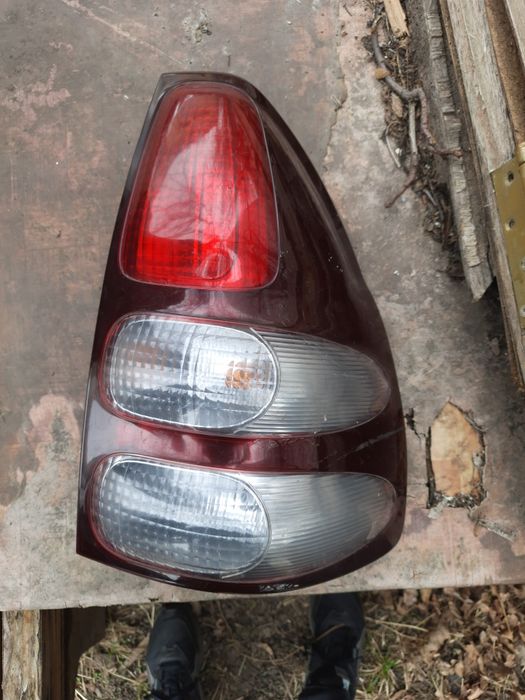 Задняя фара права Toyota Land Cruiser 120. P2327
