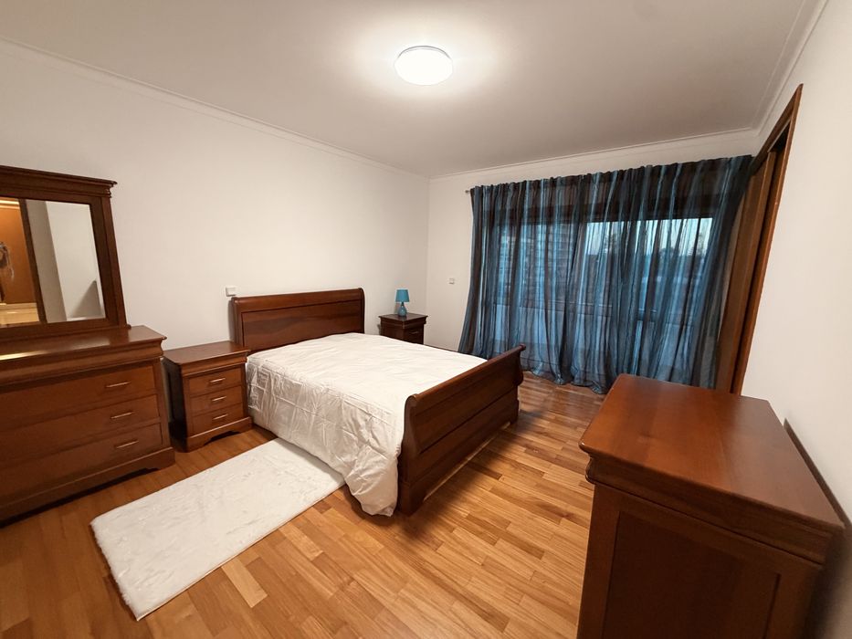 Arrenda-se quartos ou suite (quarto com wc exclusivo) no centro de Leiria, alguns  com ar condicionado e aquecimento central