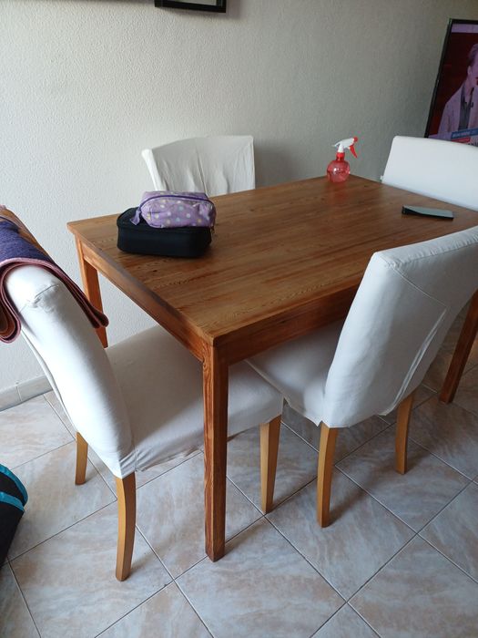Mesa e gaveteiro
