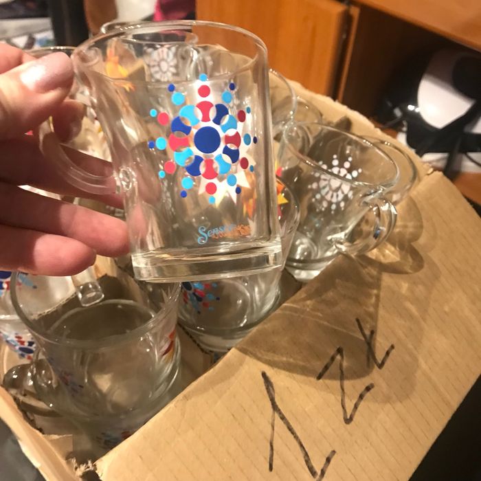 Sprzedam nowe filiżanki do kawy.