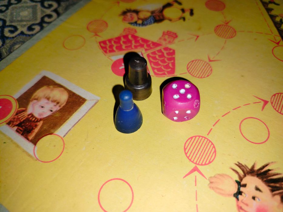 Винтажная  настольная игра "малыш и Карлсон" из ссср