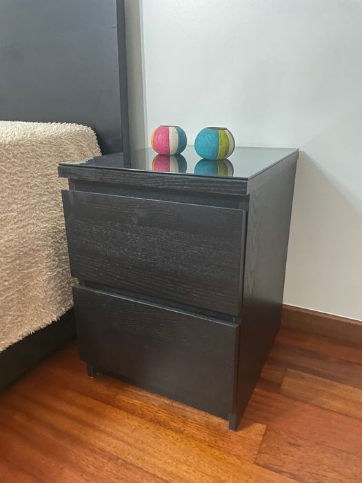 Cama de casal com cómodas