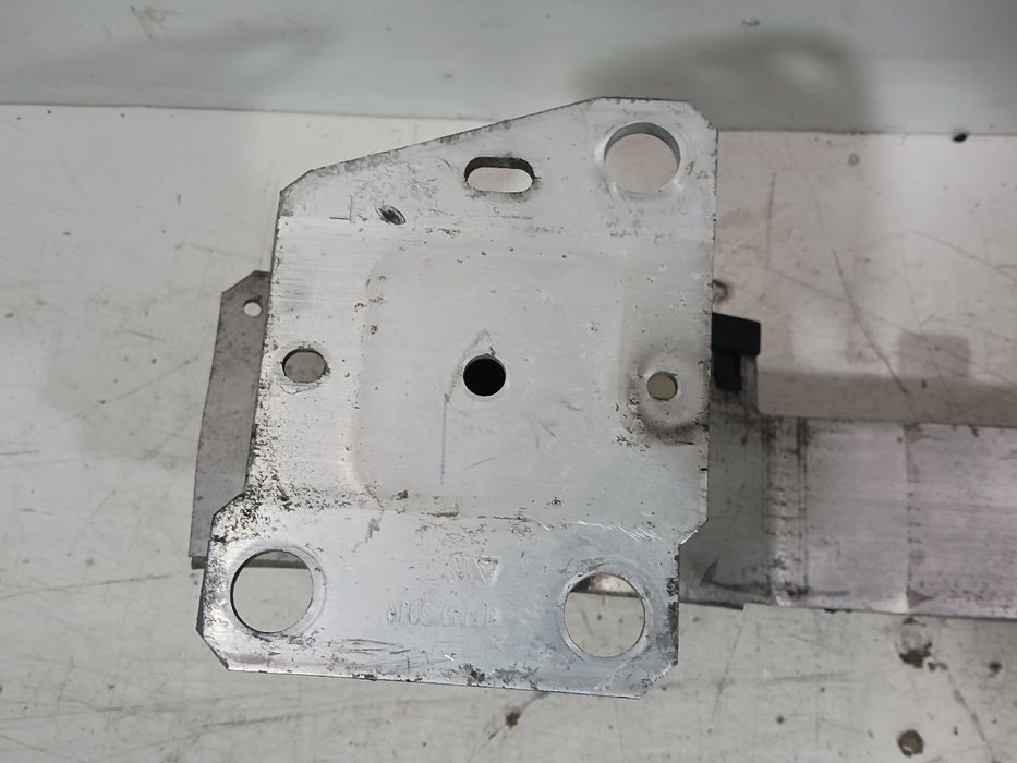 Reforço pára-choques frente RENAULT Megane III (BZ0_)