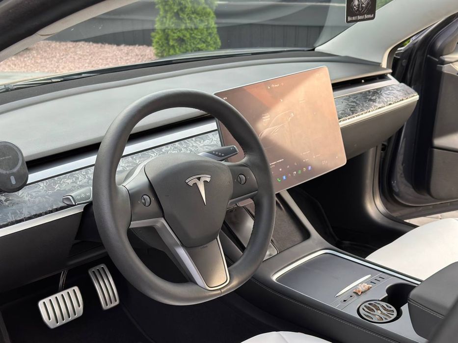 Tesla Model 3 Perfomanse 2023