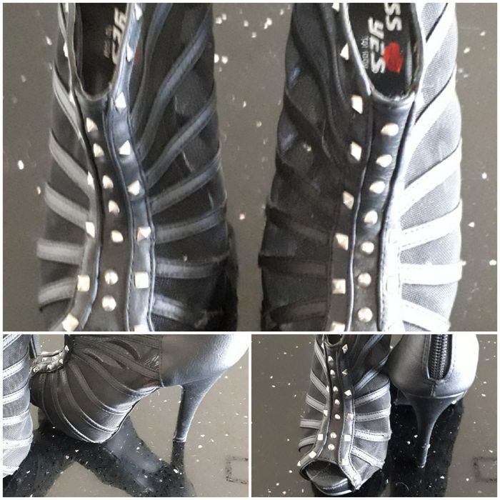 Black Ankle-Style Sandals
