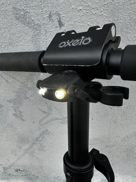 Trotinete Oxelo preta com luz – dobrável, rodas grandes