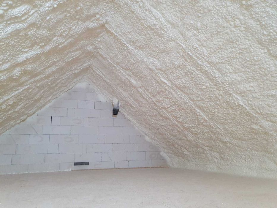 Pur piana dachy stropy ocieplanie docieplanie izolacje hale poddasza