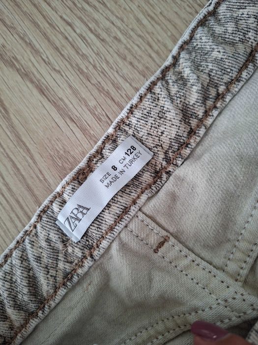 Calça de ganga Zara menina, estampado animal. Tam. 8 anos