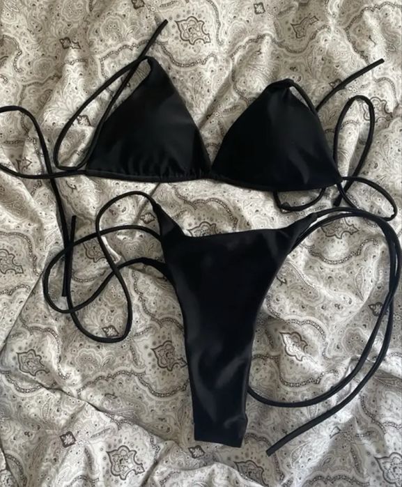 Чорний купальник