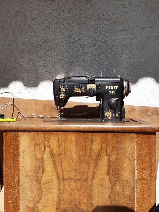 Máquina costura PFAFF 230