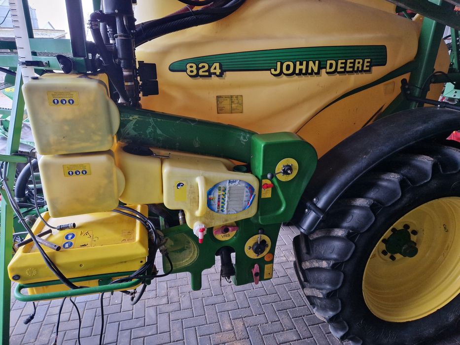 Opryskiwacz John Deere 824