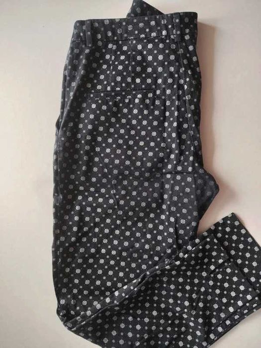 Spodnie z lekko zwężającymi się nogawkami, bawełna