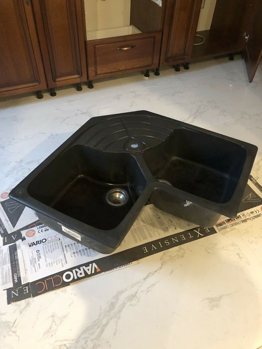 Продається гранітна мийка для кухні. .
