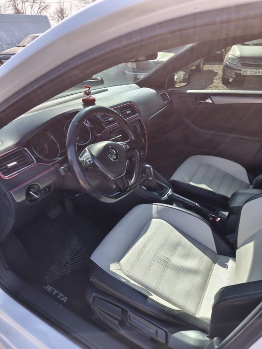 Jetta 2015року 1.8tsi