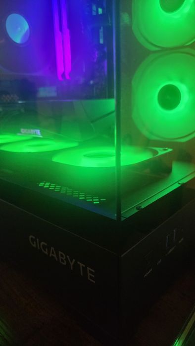 PC Gaming Gigabute Ryzen 7 5700X 32GB DDR4 RX 6650xt