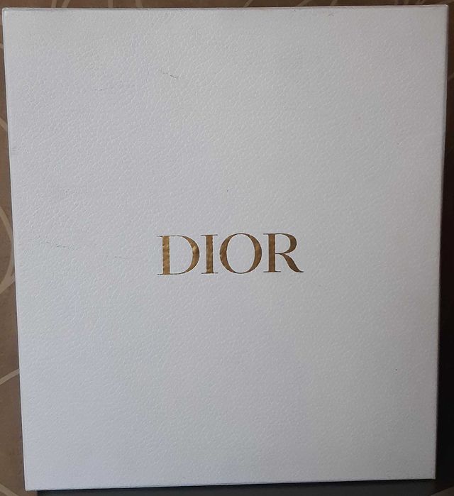 Коробка для взуття DIOR.