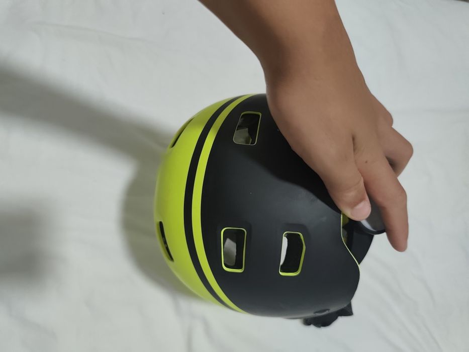 Capacete criança verde e preto