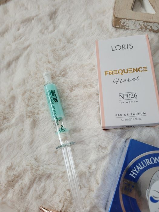 Zestaw kosmetyków perfumy magicznybpodklad płatki podnoczy błyszczyki