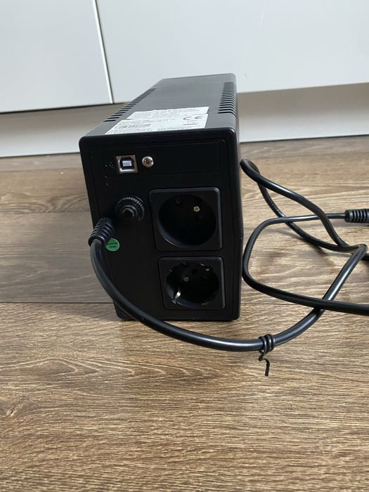 UPS Volt Polska 1000 va 600 w ( без аккум)