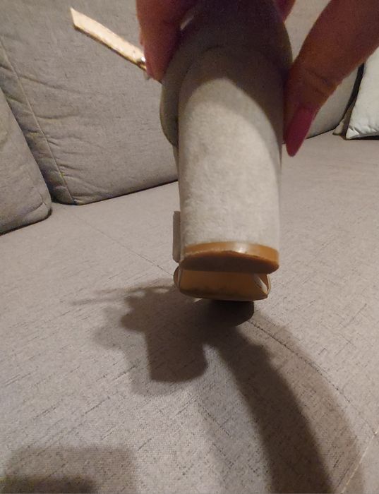 Sandałki na słupku