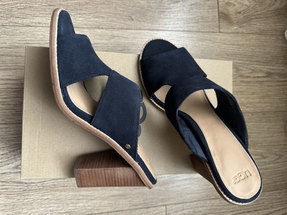 Продам босоніжки UGG