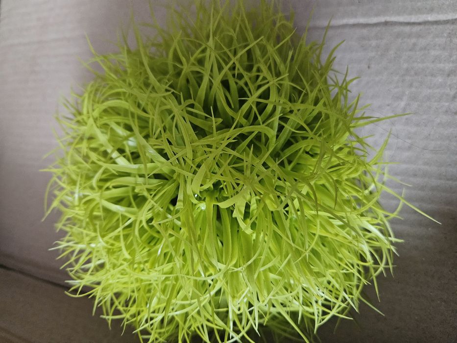 Sztuczna trawa dekoracyjna kulki 20 cm