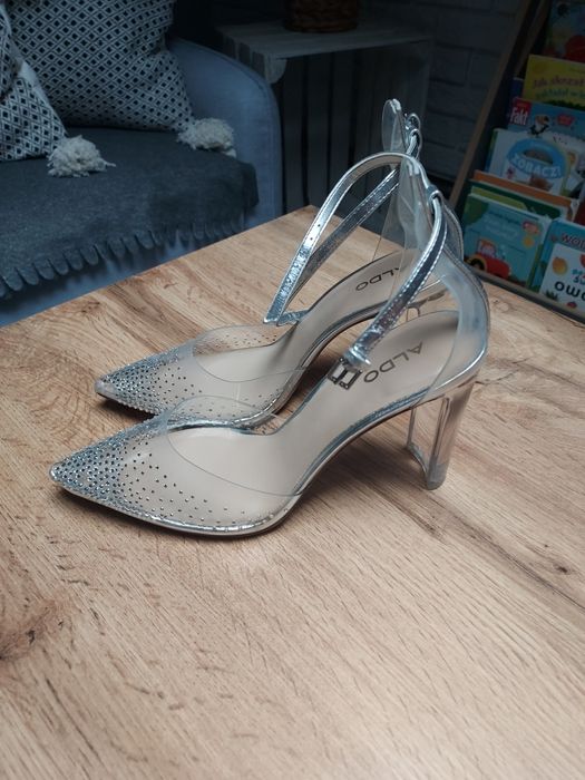 Przeźroczyste szpilki