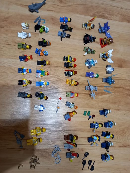 różne figurki lego
