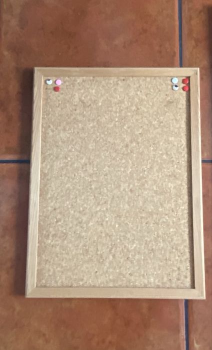 2 quadros de cortiça pin board em muito bom estado