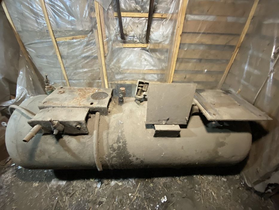 Ресивер 400 л —  горизонтальный, идеален для мастерской