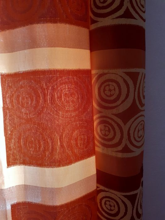 Cortinados em bom estado com pouco uso