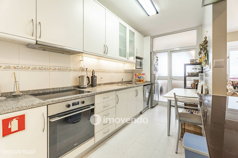 Apartamento T3, com lugar de estacionamento, em Matosinhos