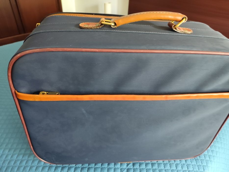 Mala de viagem em bom estado