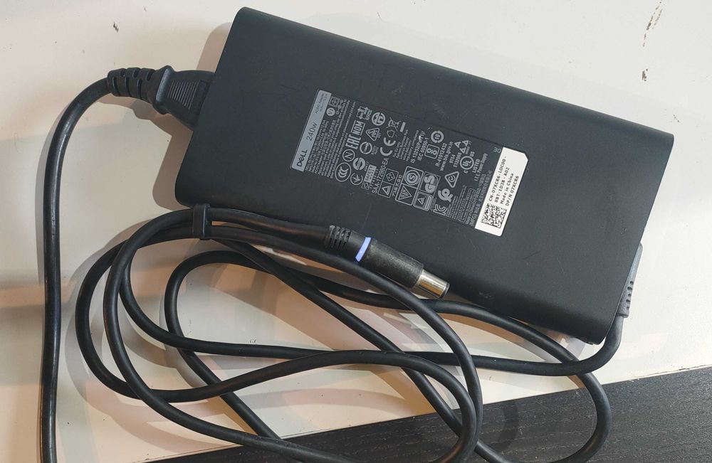 Carregadores Dell 240w, HP e Samsung