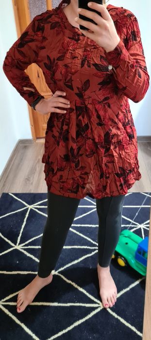 Piękna elegancka tunika idealna do pracy na święta itp