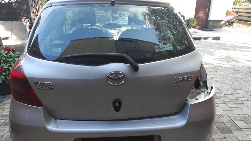 Toyota Yaris w całości