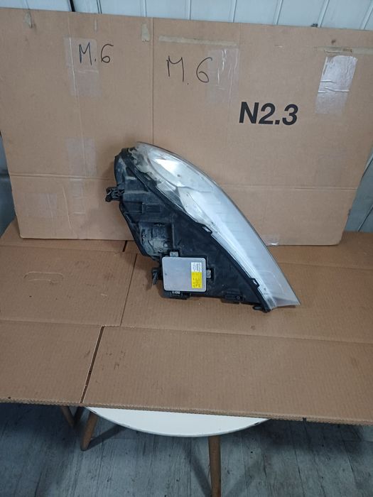 Lampa przednia prawa volvo V-70  2007r