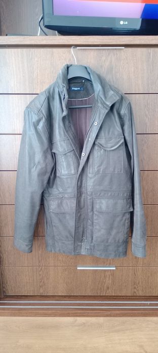 Casaco  de homem em tom de castanho escuro em pele de porco em bom est