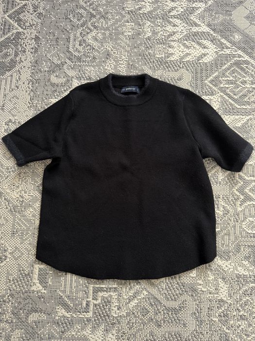Светр Zara.