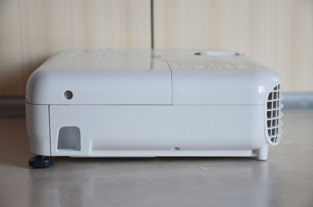 Проектор Epson EB-W05