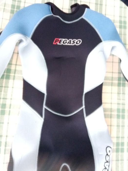 Fato de mergulho/surf 100% novo