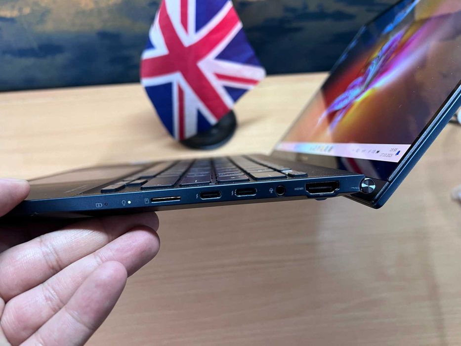 ASUS Zenbook 14 UX3402ZA 14"OLED 2.8k 90Hz i5-1240P 16/512Gb сенсорний