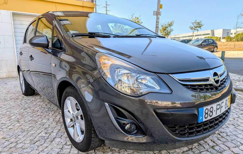 Opel Corsa 11/2014 com 60mil km