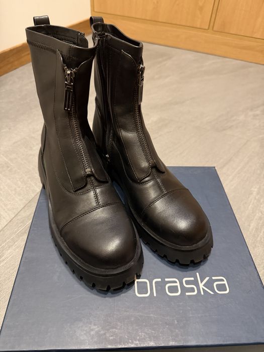 Ботинки жіночі в чорному кольорі