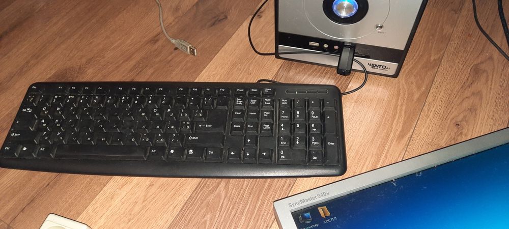 Компьютер (Системник, монітор, клавіатура, миш)