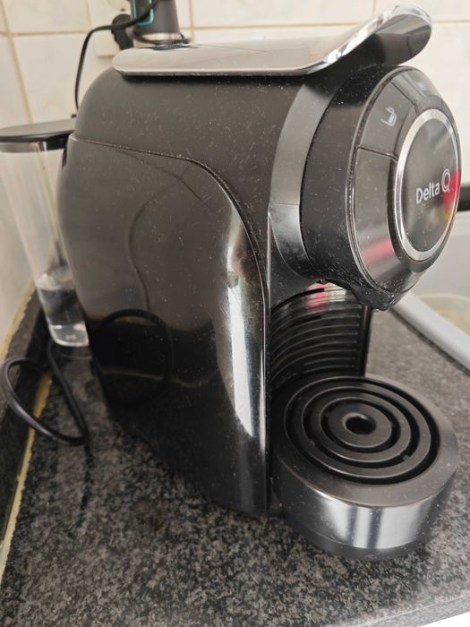Máquina de Café Delta Q Qool Evolution Automática – Excelente Estado - pronta a utilizar