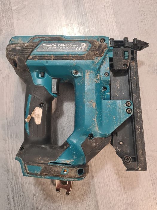 sztyfciarka (gwoździarka bezgłównkowa) Makita DFN350 sprawna