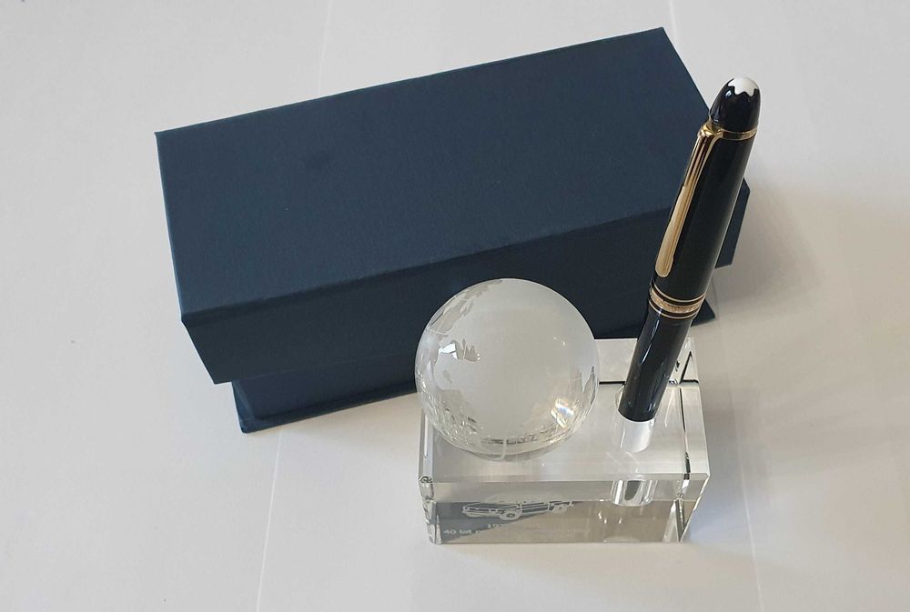 Kolekcjonerski stojak na pióro Fiat 126p Jubileusz 40 lat Tychy