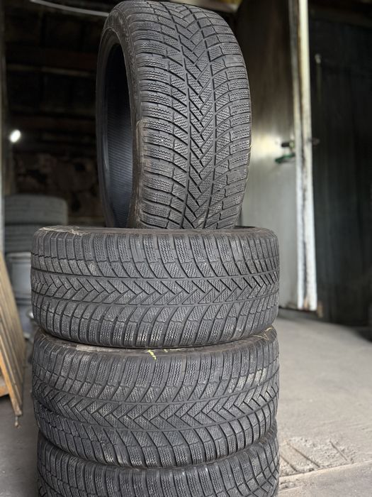 255/40-19 Bridgestone blizzak шини