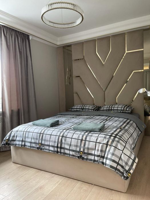 Посуточно трёхкомнатная возле Гулливера центр